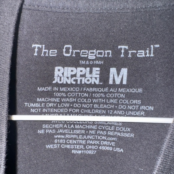 🔥 NWOT! Nintendo The Oregon Trail Everything is Fine Tshirt - Picture 4 of 4
